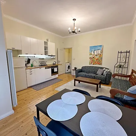 Romantic 1bdr Near Eagle Bridge - Fast Wi-fi דירה