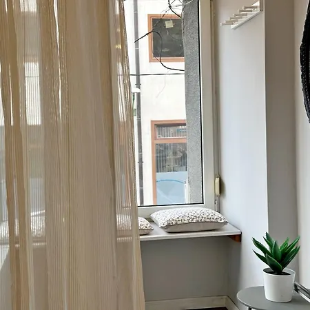 Romantic 1bdr Near Eagle Bridge - Fast Wi-fi דירה *