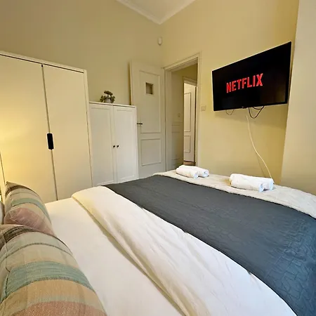 Romantic 1bdr Near Eagle Bridge - Fast Wi-fi