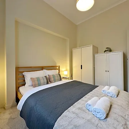 Romantic 1bdr Near Eagle Bridge - Fast Wi-fi דירה