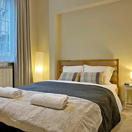 דירה Romantic 1bdr Near Eagle Bridge - Fast Wi-fi *