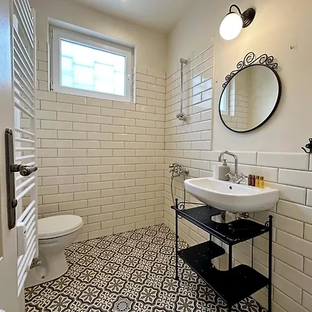 Romantic 1bdr Near Eagle Bridge - Fast Wi-fi דירה *