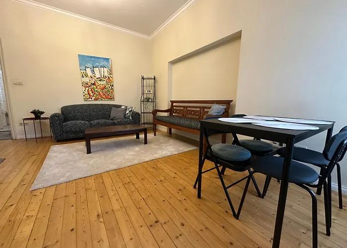 Romantic 1bdr Near Eagle Bridge - Fast Wi-fi