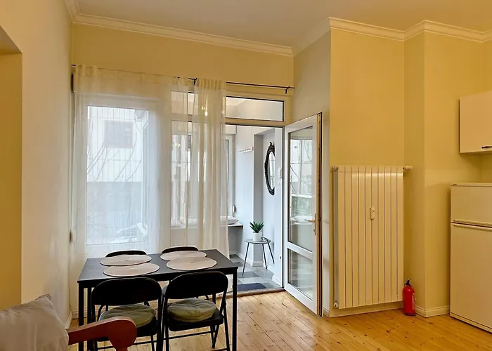 Romantic 1bdr Near Eagle Bridge - Fast Wi-fi Sofía