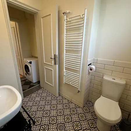 Romantic 1bdr Near Eagle Bridge - Fast Wi-fi *