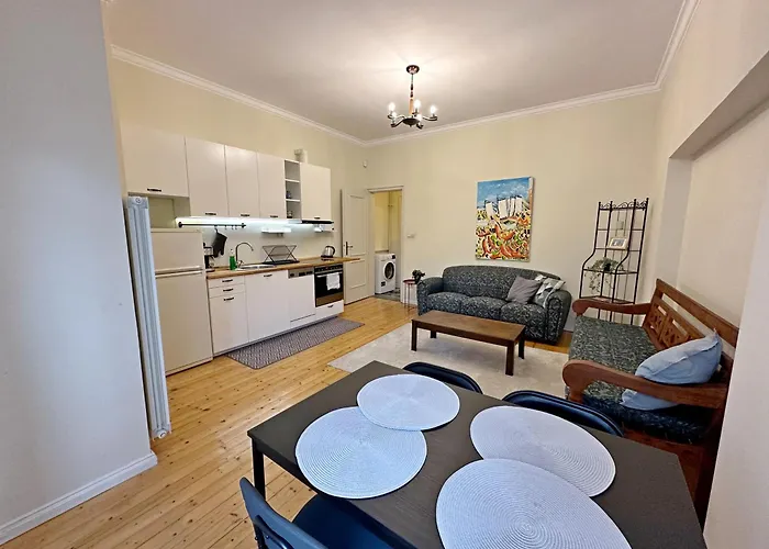 Romantic 1bdr Near Eagle Bridge - Fast Wi-fi Apartamento