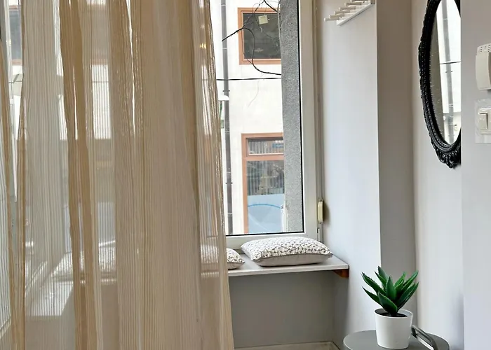 Romantic 1bdr Near Eagle Bridge - Fast Wi-fi Apartamento *