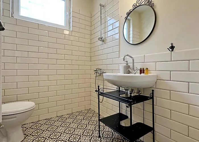 Romantic 1bdr Near Eagle Bridge - Fast Wi-fi Apartamento