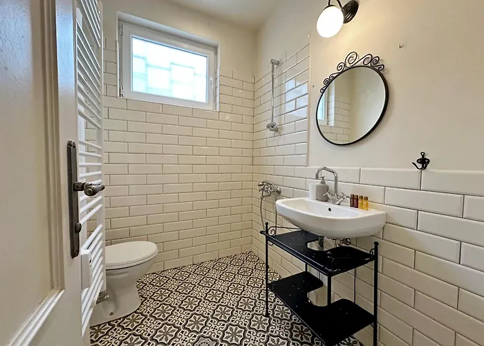 Romantic 1bdr Near Eagle Bridge - Fast Wi-fi Apartamento *